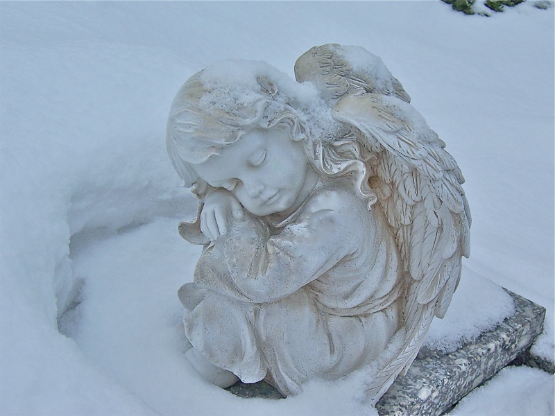 Datei:Engel am Grab.JPG
