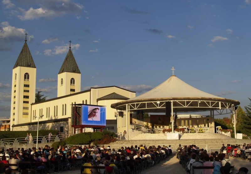 Datei:Kirche Medjugorje-1.jpg